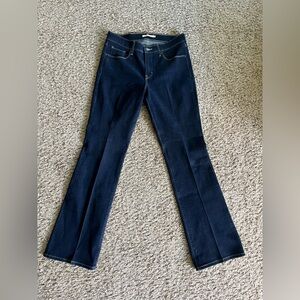 Like New! Levi's Classic Boot Cut Jeans - size 8-